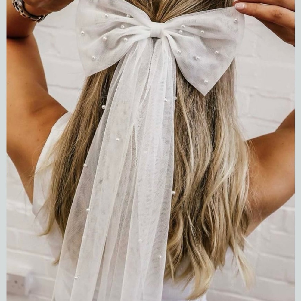 White Bridal Pearl Hair Bow Veil